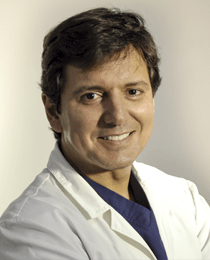 Cirujano capilar Carlos Fajardo