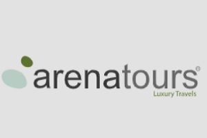 Una de las mejores agencias de viaje de España es Arenatours, logo